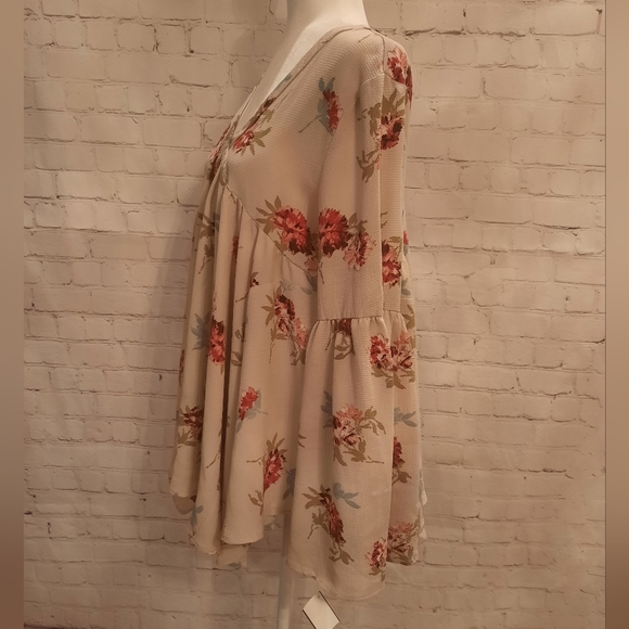 Woman's Flowy Floral Print Blouse - Boutique Brand:Mittoshop - Plus Size -NWT - Picture 3 of 11